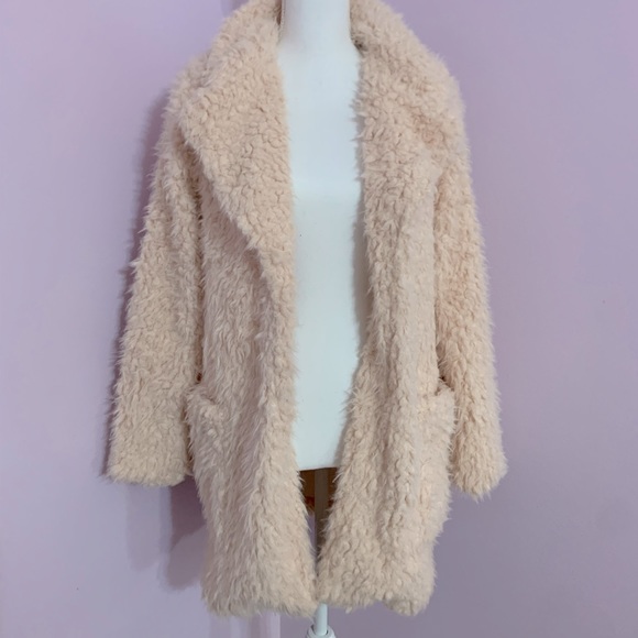 Zara Jackets & Blazers - Shaggy Faux Fur Coat ❤️